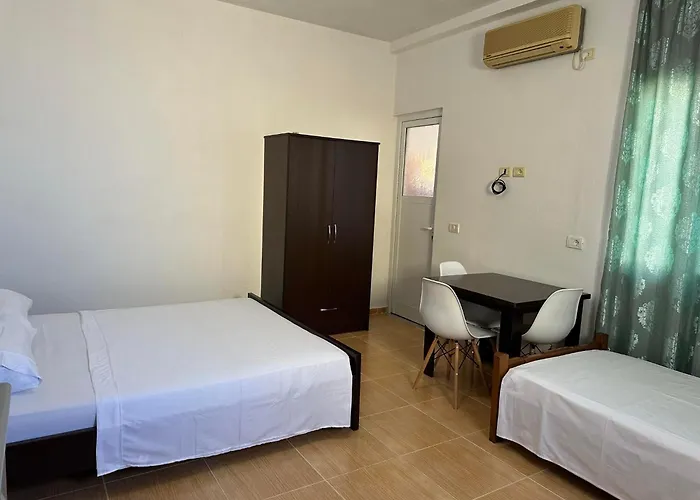 Dane Πανσιόν Εξαμίλιο