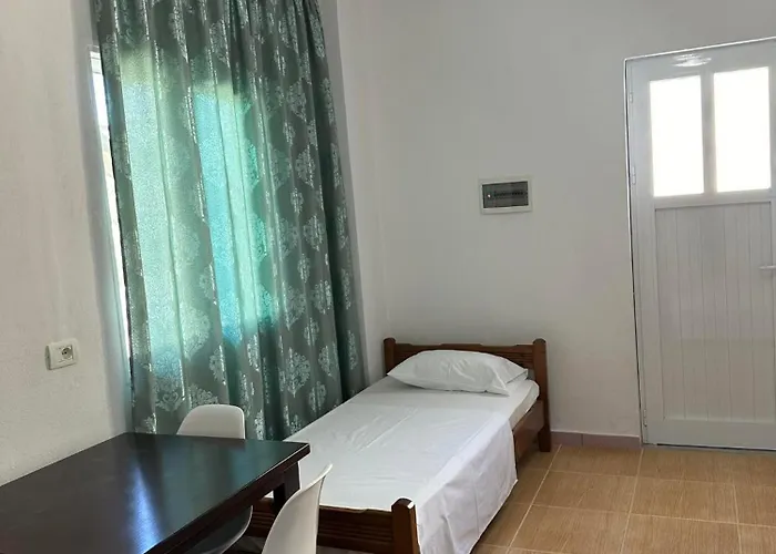 Dane Πανσιόν Εξαμίλιο