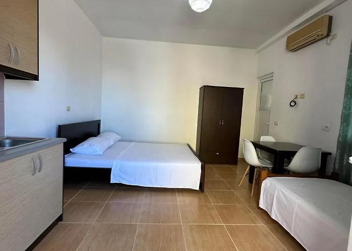 Dane Pensión Ksamil