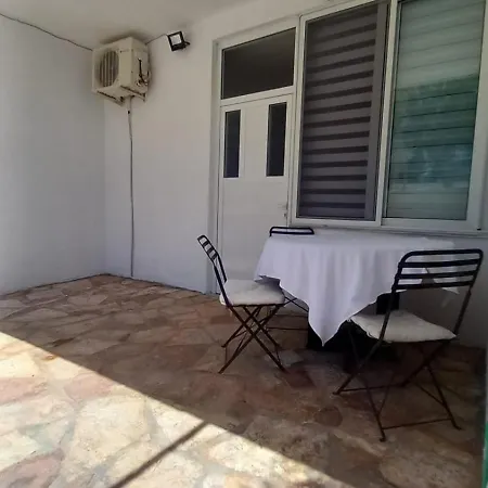 Dane Guest house Ksamil